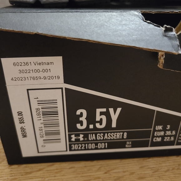 UA Under Armour GS Assert 8 Sneakers - Picture 2 of 5